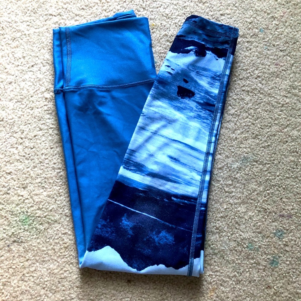 Aerie leggings blue seascape mountains